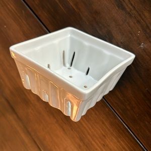 Crate&Barrel Berry Box White Colander